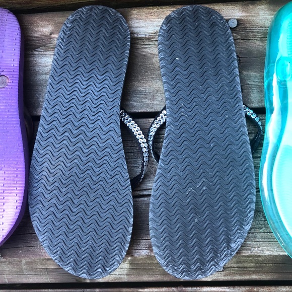 3 pairs of Flip Flops - Picture 8 of 14